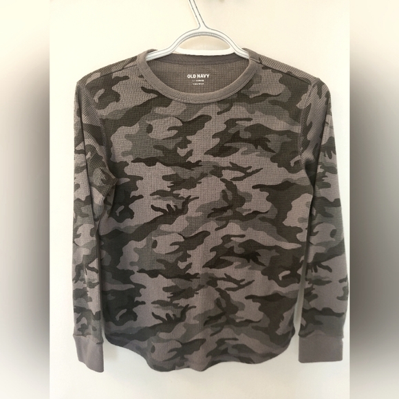 💥4 for $30💥 Old Navy camouflage waffle knit shirt. Boys size LG 10-12 - Picture 1 of 5